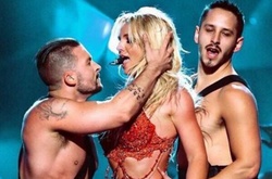 Бритни Спирс показала в Instagram своих мужчин