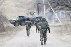 Ніч у зоні АТО минула неспокійно: бойовики 35 разів обстріляли позиції українських військових