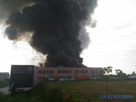 Під Бухарестом велика пожежа: горить взуттєва фабрика