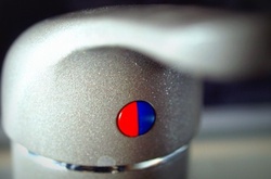 Більше двох тисяч споживачів в столиці залишаються без гарячої води 