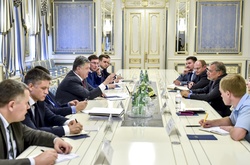 Порошенко попросив Transparency International допомогти  повернути награбоване режимом Януковича