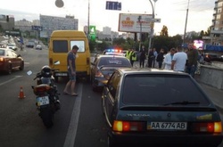 У Солом'янському районі столиці ДТП спричинила стрілянину в обличчя