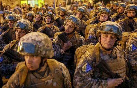 Як війна в Україні руйнує міфи про контрактну армію