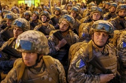 Як війна в Україні руйнує міфи про контрактну армію