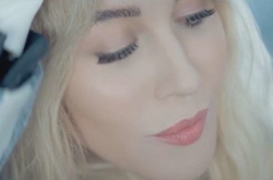 Помолодевшая Таисия Повалий презентовала в Украине новый клип