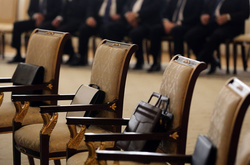 Кабмін зняв ліміт на розмір зарплат чиновників 