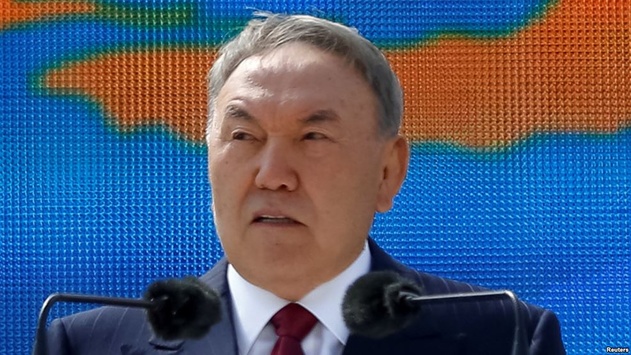 Назарбаєв побачив у Казахстані ознаки кольорових революцій
