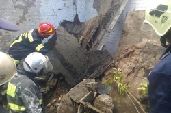 У Києві обвалилась будівля: привалило 16-річного хлопця