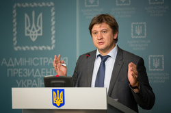 Мінфін готує проект бюджету-2017: долар по 27, ВВП зросте на 3%