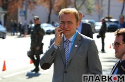 ЗМІ: Депутати БПП критикують Садового за темниками