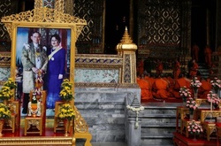 Таїланд вшановує свого короля-рекордсмена. 70 років на троні