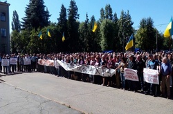 Робітники вимагають від Порошенка і Райніна врятувати Харківський тракторний завод