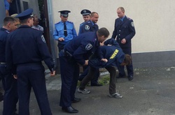 До будівлі Солом’янського суду намагалися увірватися 30 чоловіків