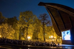 В Маріїнському парку покажуть кіно під відкритим небом