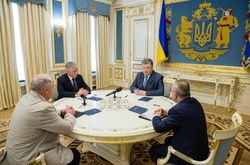 Порошенко доручив допомогти сім'ям загиблих львівських рятувальників