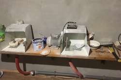 На Волині СБУ викрила підпільний цех з обробки бурштину