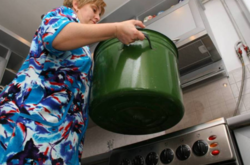 Кияни просять вирішити питання з плановим відключенням гарячої води влітку