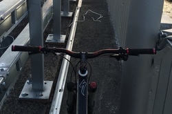 Столичних велосипедистів позбавили права кататися по Південному мосту