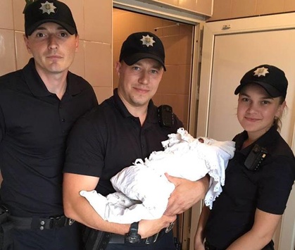 У Мукачевому в кабінці чоловічого туалету знайшли немовля