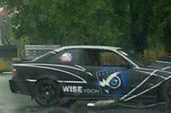 Шокуюче ДТП: автомобіль занесло на мокрій дорозі