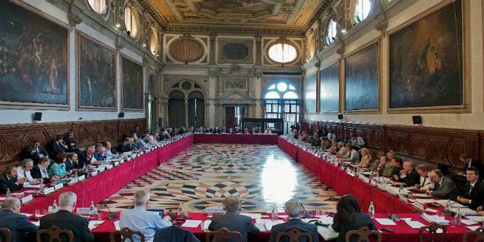 Венеціанська комісія вимагає переглянути закон про «партійну диктатуру»