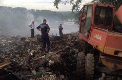 На сміттєзвалищі поблизу Львова досі шукають зниклого комунальника 
