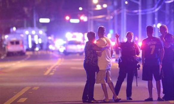 Стрілянина в гей-клубі у Орландо: кількість загиблих сягнула 50 осіб 