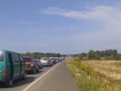 На українсько-польському кордоні знову черги: застрягли 800 автомобілів