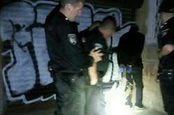 На проспекті Перемоги поліція затримала квартирного злодія на гарячому