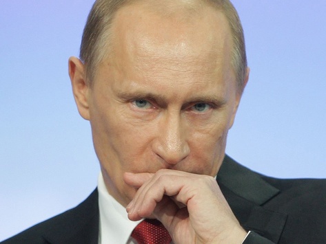 Путін грає м’язами та залякує Захід, аби домогтися скасування санкцій – Newsweek