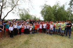 Арсен Аваков нагодував супом жителів Маріуполя