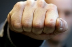 У Деснянському районі столиці скоєно розбійний напад на чоловіка