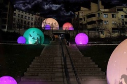 Разноцветные пузыри с историями из теней внутри 