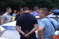 В Одесі з переслідуванням та стріляниною затримали двох патрульних-хабарників