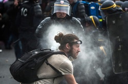 Внаслідок сутичок у Парижі постраждало 26 людей