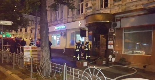 Опубліковані перші кадри з місця вибуху в центрі Києва