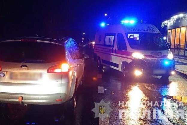 У Тульчині жінка потрапила під колеса автомобіля Ford (фото)