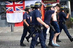 З'явилося відео бійки російських та англійських вболівальників у Франції
