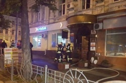 У центрі Києва стався вибух: рятувальники евакуйовують людей