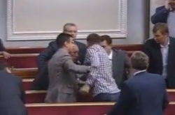 У Верховній Раді побились депутати