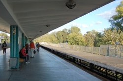 У Гідропарку невідомий вистрілив жінці в голову