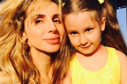 5-летняя дочь Светланы Лободы мастерски играет на барабанах