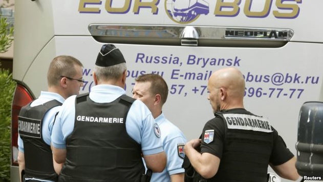 Французи заарештували автобус з росіянами, від рук яких міг загинути англійський уболівальник