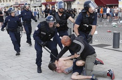 З Франції депортують трьох російських та одного українського вболівальника