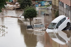 У Китаї через сильну повінь загинули 10 осіб