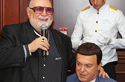 На березі Дніпра стартувала скандальна забудова ділянки Кобзона і Табачника