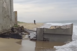 ЗМІ: Під Одесою морський шторм розвалив дачу екс-голови Держприкордонслужби Литвина 