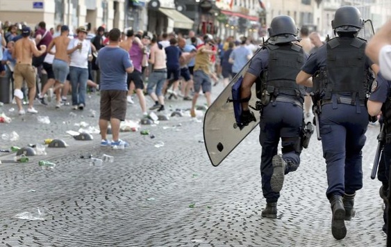 Євро-2016. У Франції в сутичках фанів із поліцією поранено 50 осіб
