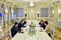 Порошенко обговорив з президентом ПА ОБСЄ направлення на Донбас поліцейської місії