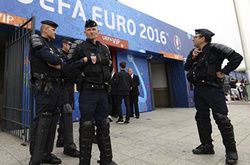 У Франції поліція затримала українця з бейсбольною битою - МЗС